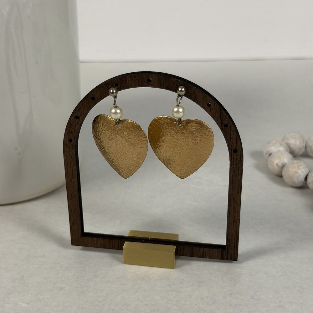 Feminine VTG 1980s Gold-Tone Textured Metal Heart & Faux Pearl Dangle Earrings